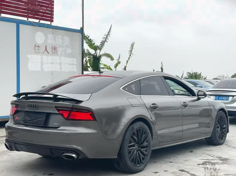 奥迪A7L 内饰后排