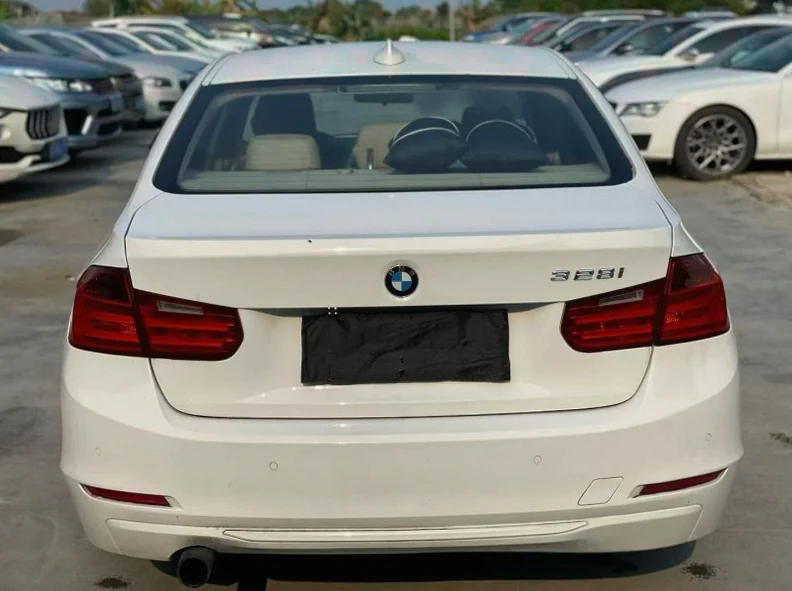 宝马3系 内饰后排