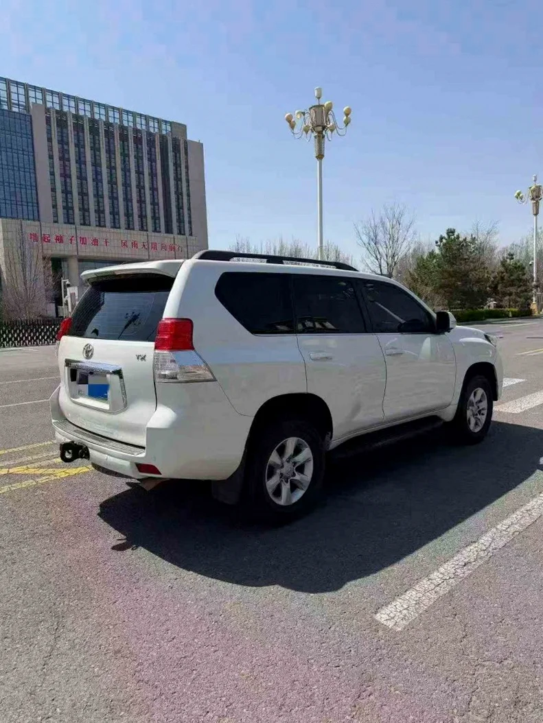 丰田普拉多 内饰后排