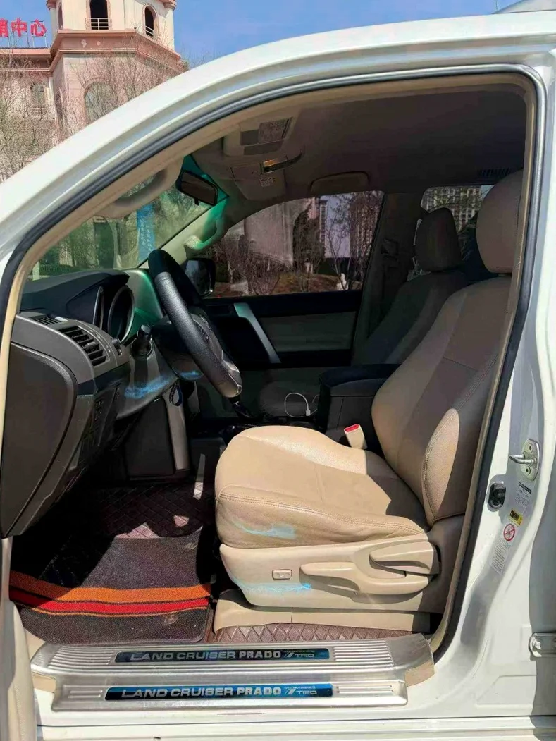 丰田普拉多 后面外观一
