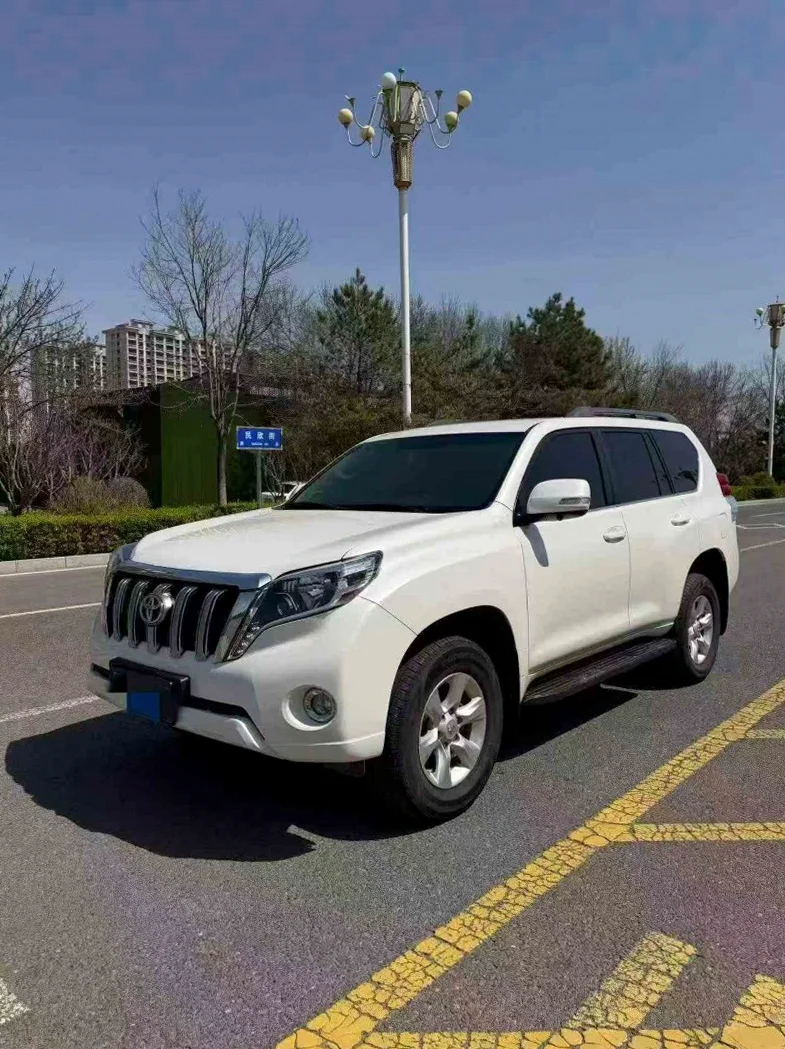 丰田普拉多 正面外观二