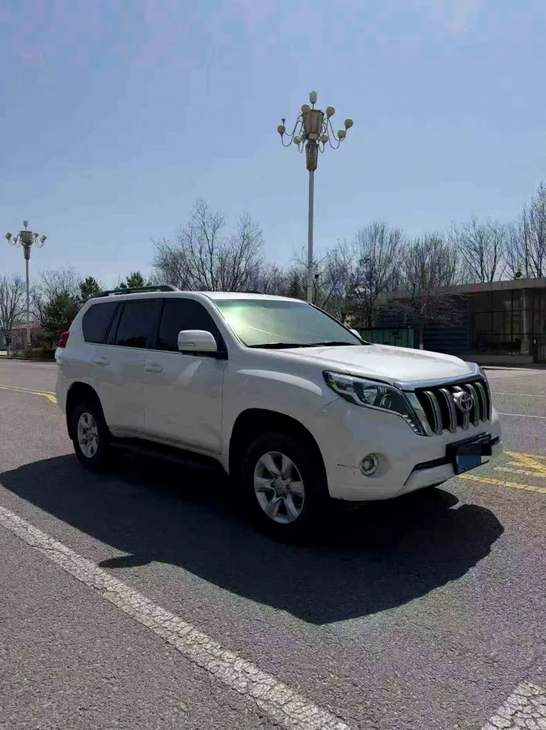 丰田普拉多 正面外观三