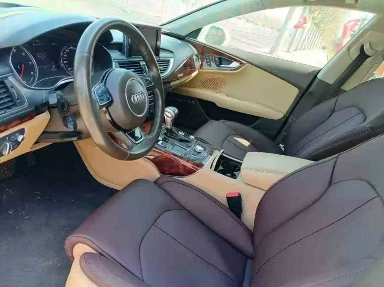 奥迪A7L 后面外观一