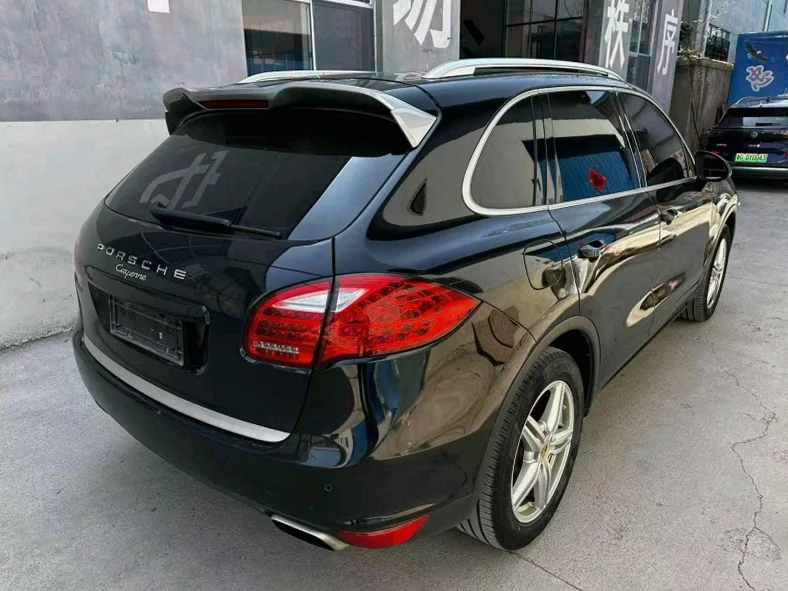 保时捷卡宴 内饰后排