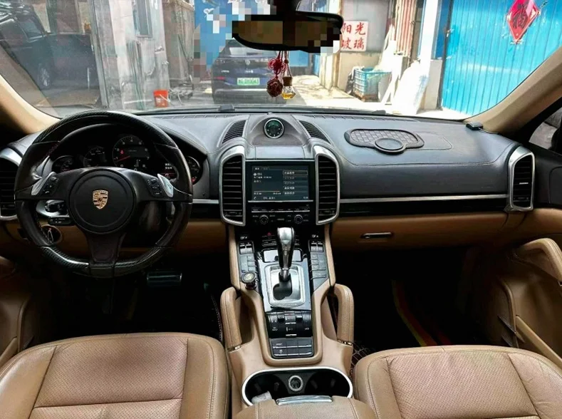 保时捷卡宴 后面外观一