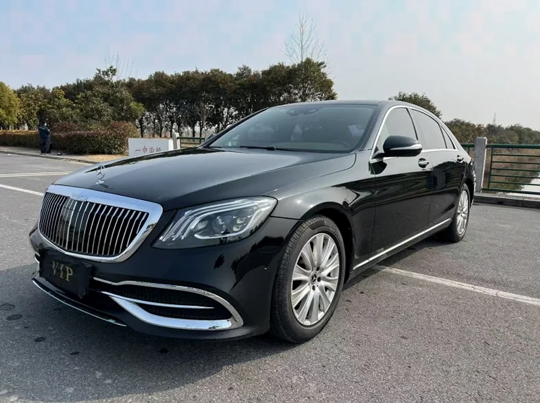 奔驰S 内饰后排