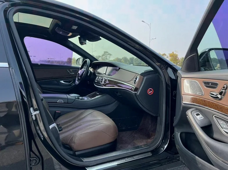 奔驰S 正面外观三