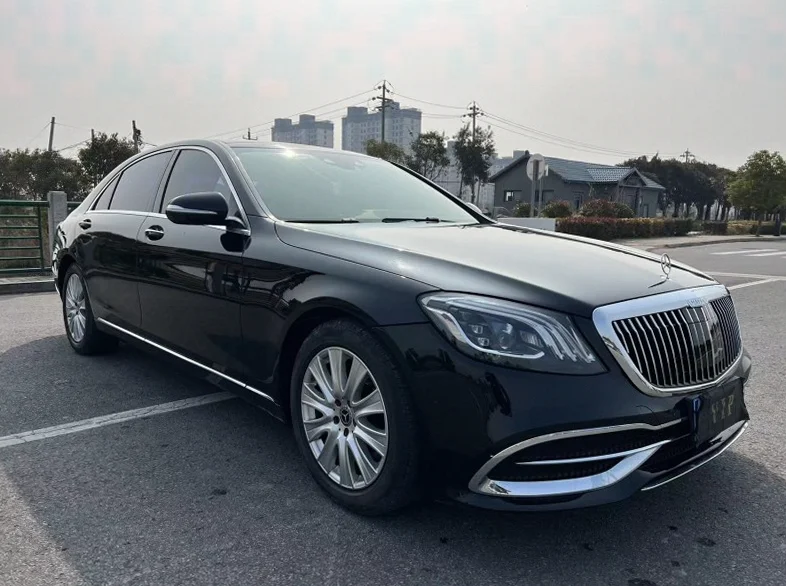 奔驰S 正面外观二