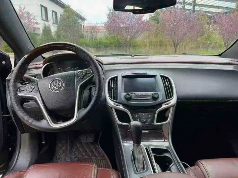 别克君越 后面外观三