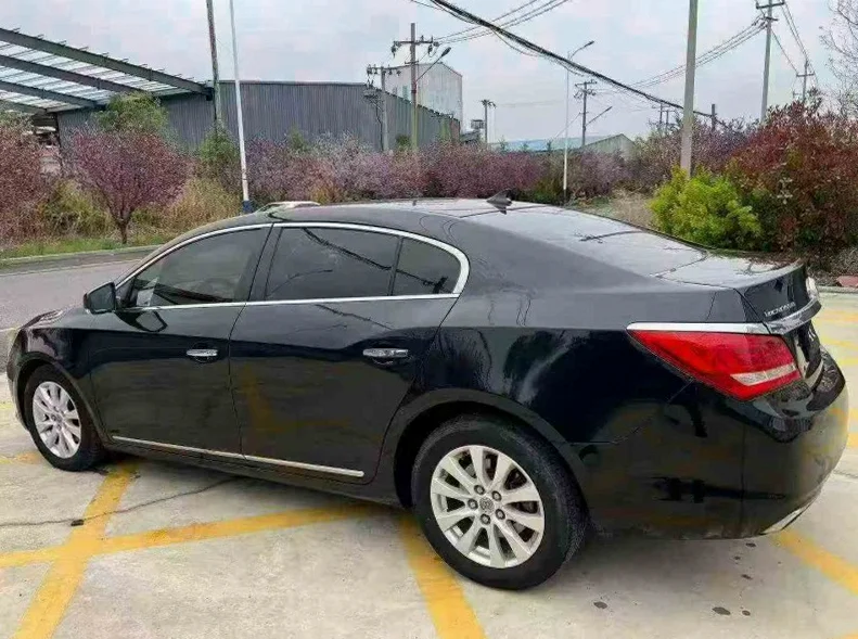 别克君越 内饰前排