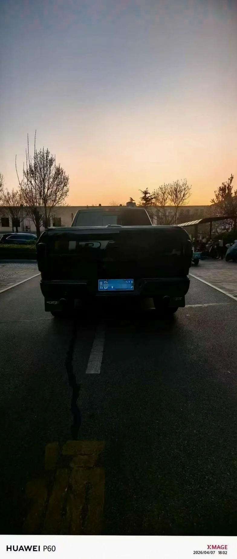 道奇霸王龙 驾驶室