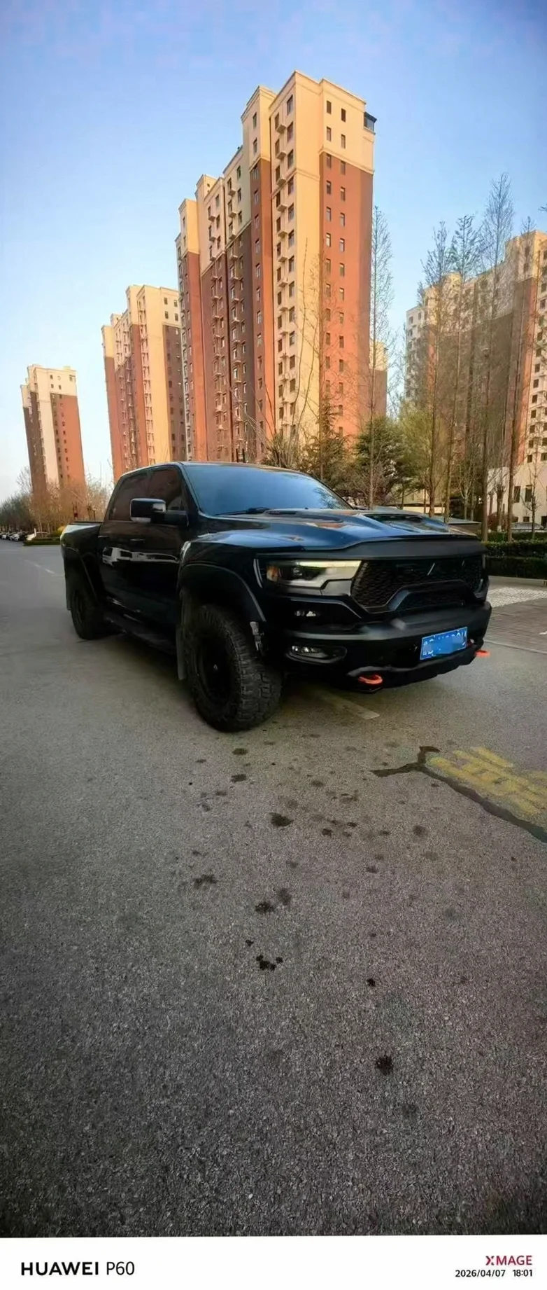 道奇霸王龙 正面外观三