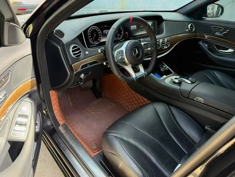 奔驰S 后面外观一