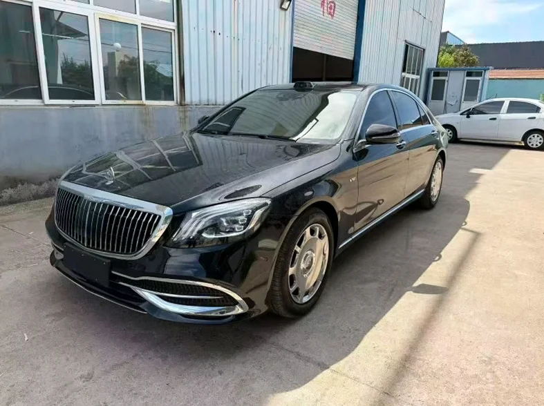 奔驰S 正面外观二