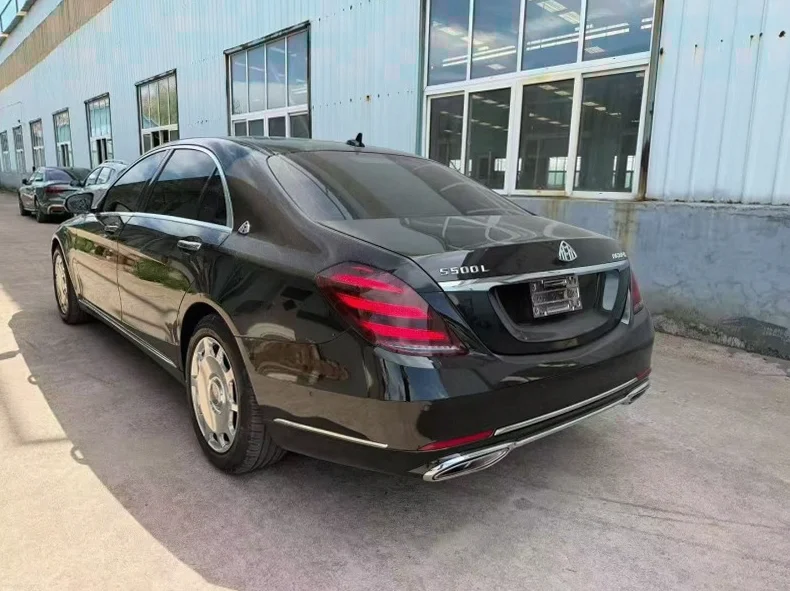 奔驰S 内饰后排