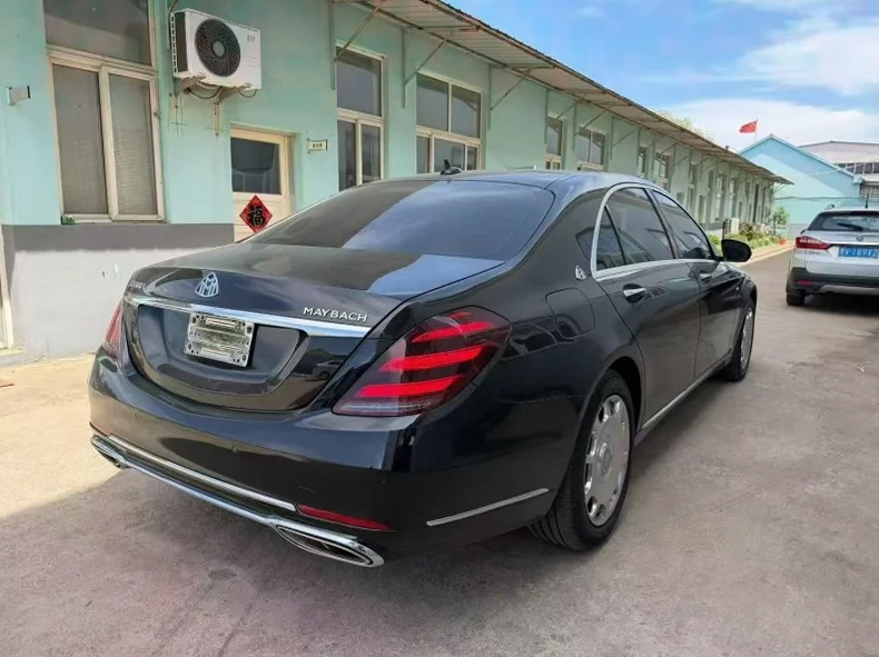 奔驰S 内饰前排