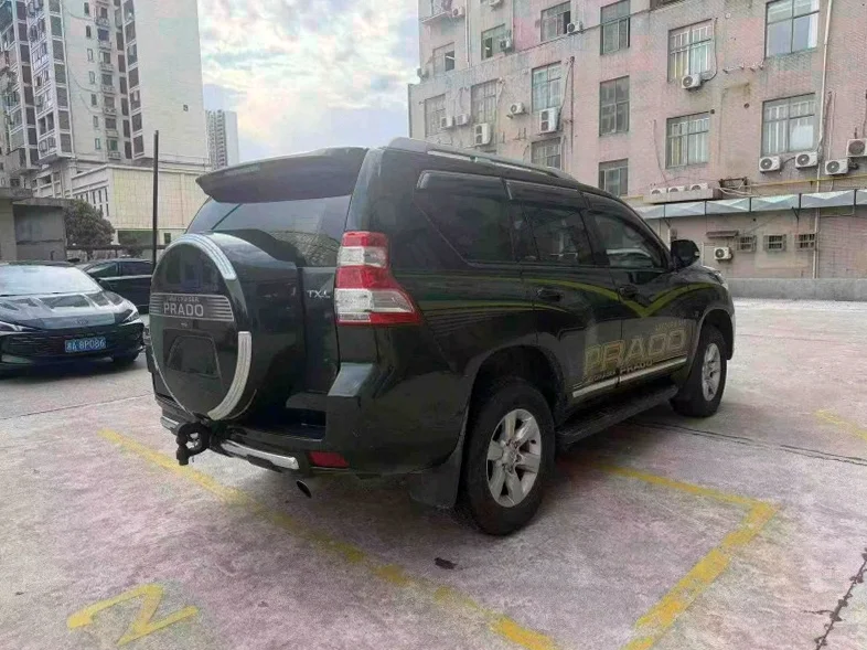 丰田普拉多 内饰后排