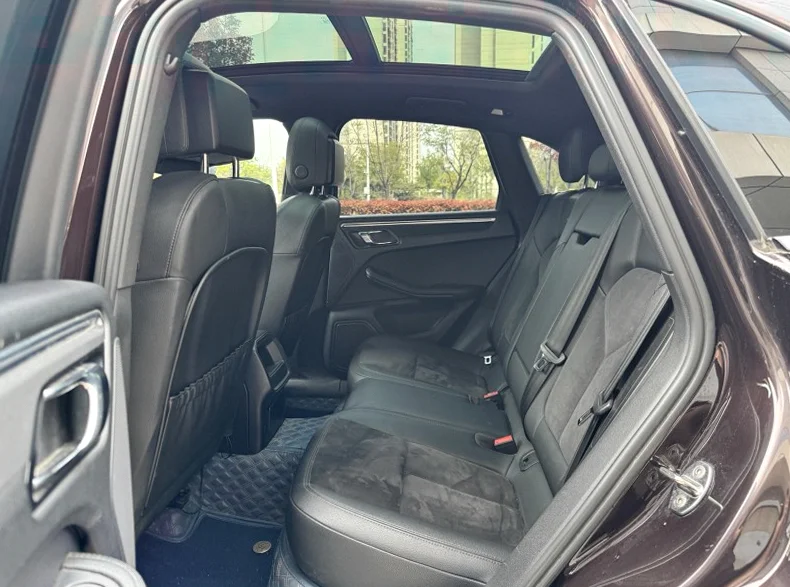 保时捷Macan 后面外观三