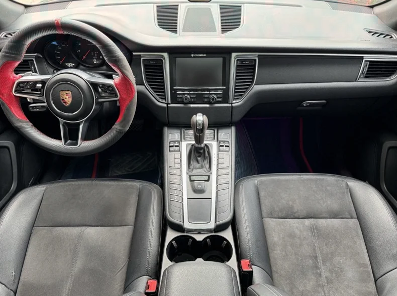 保时捷Macan 正面外观三