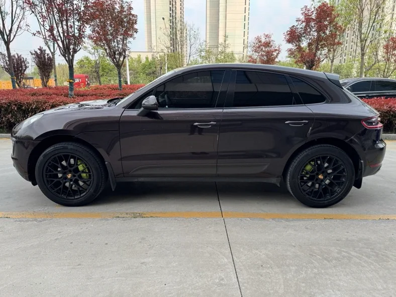 保时捷Macan 后面外观一