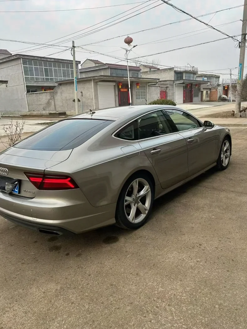 奥迪A7L 内饰后排