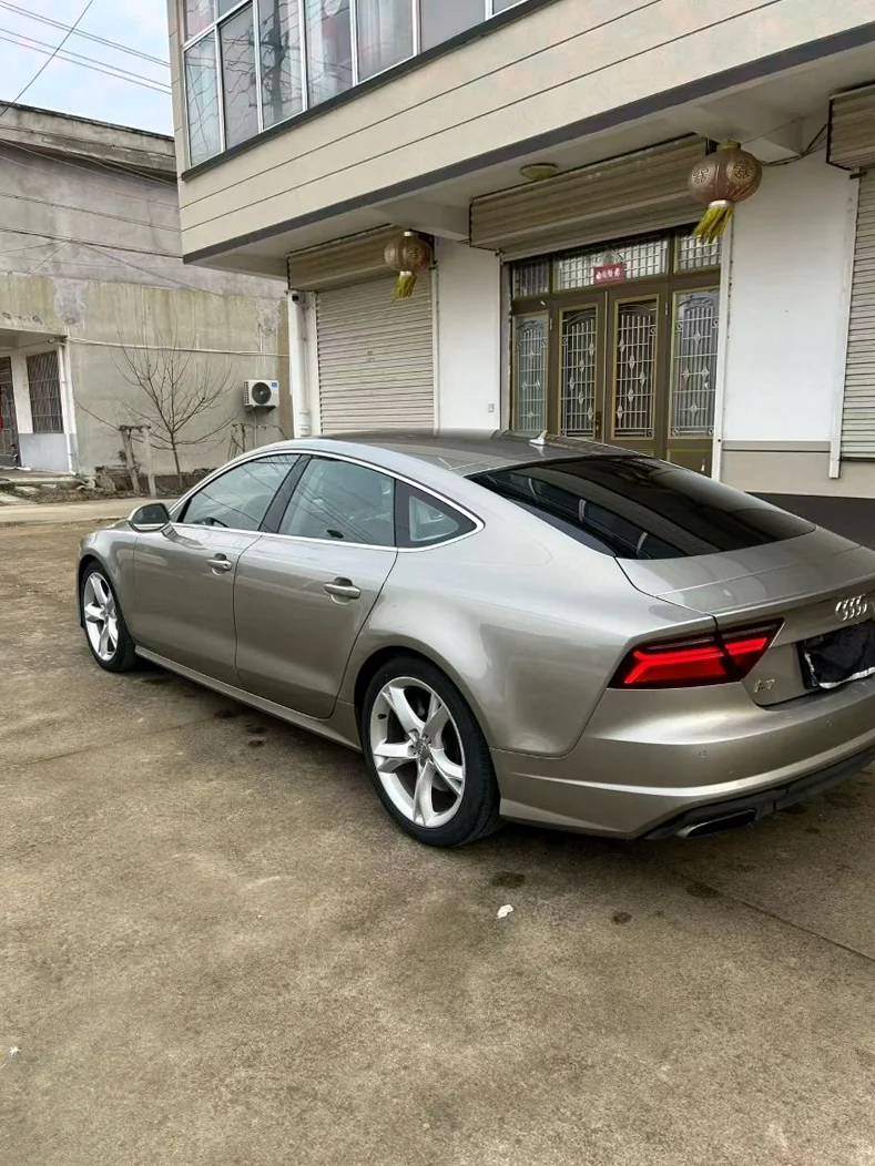 奥迪A7L 内饰前排