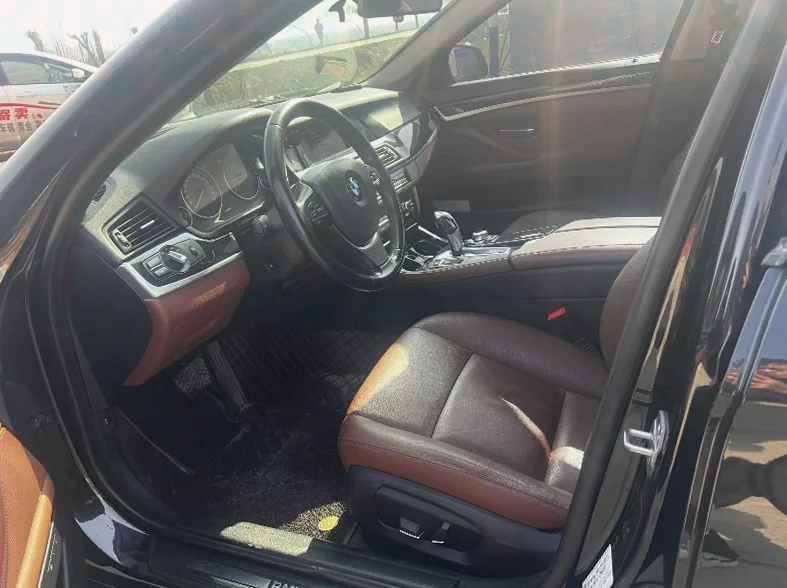 宝马5系 后面外观一