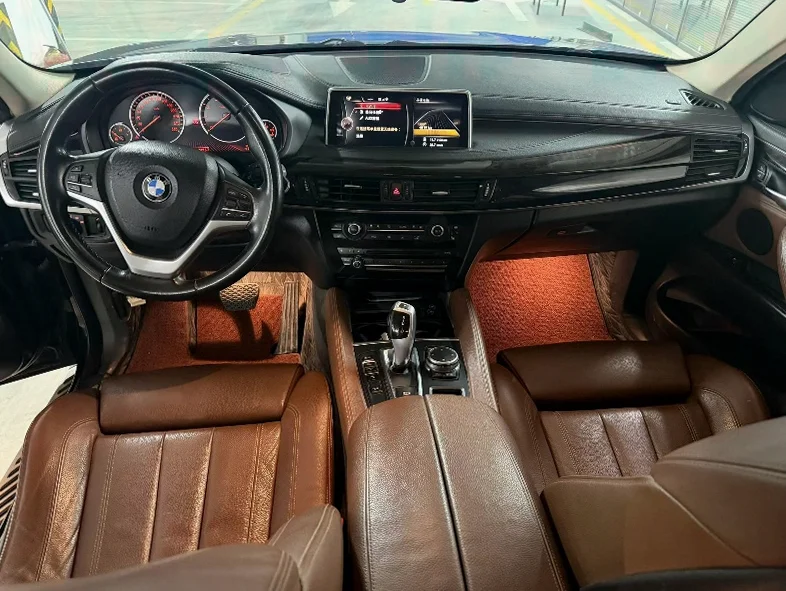 宝马X6 正面外观三