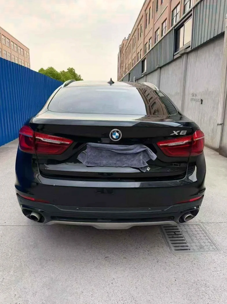 宝马X6 内饰后排