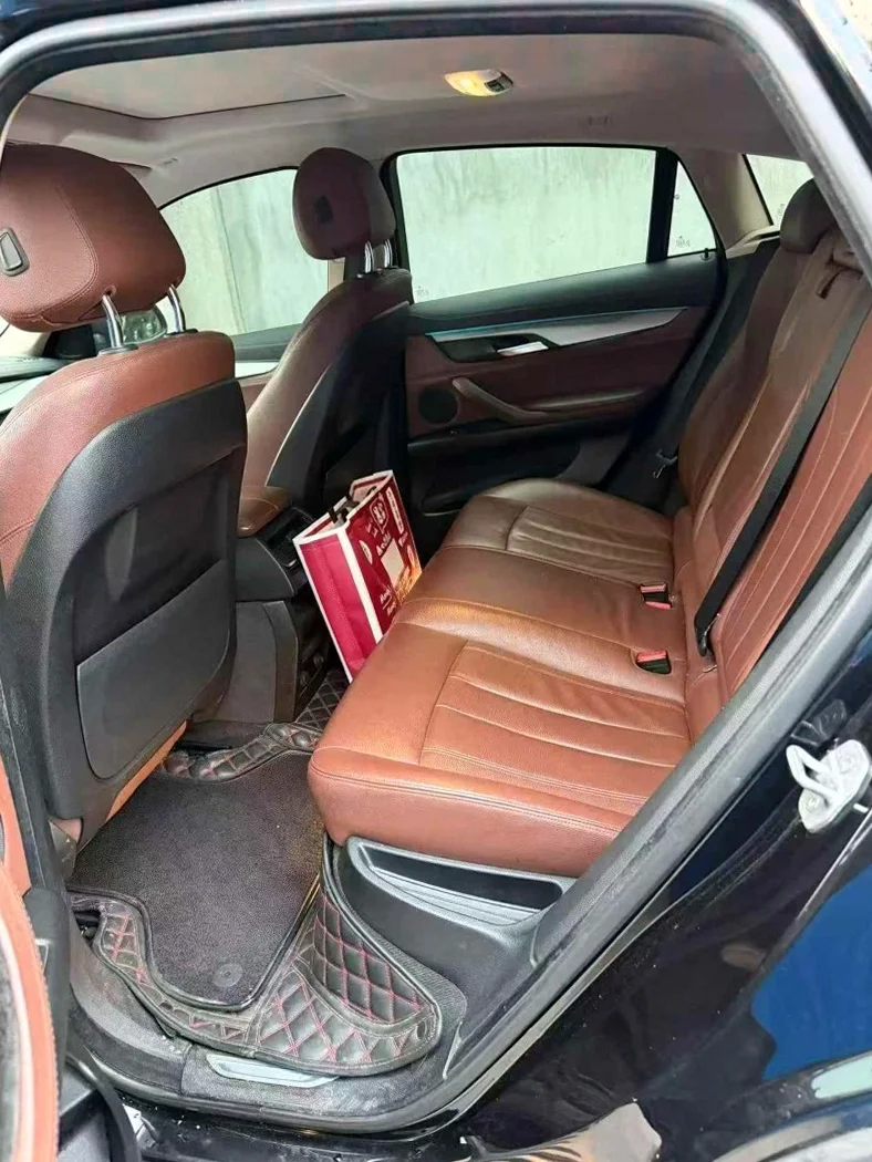 宝马X6 后面外观三