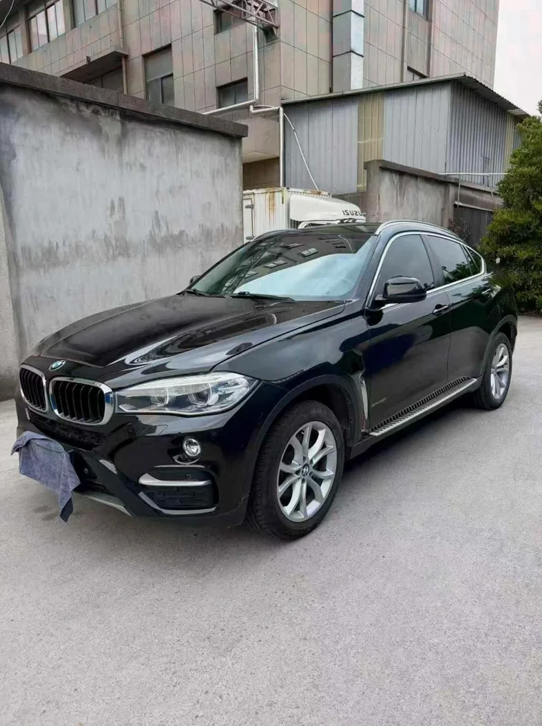 宝马X6 正面外观三