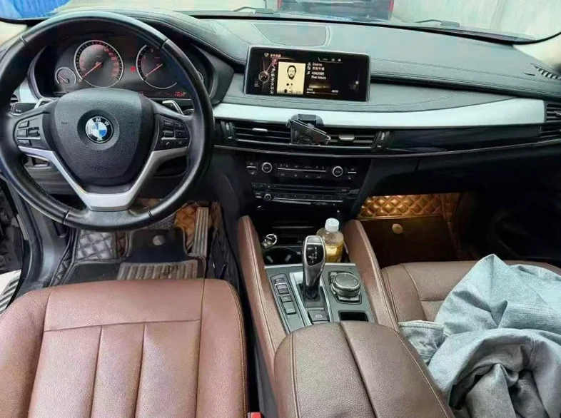 宝马X6 后面外观二