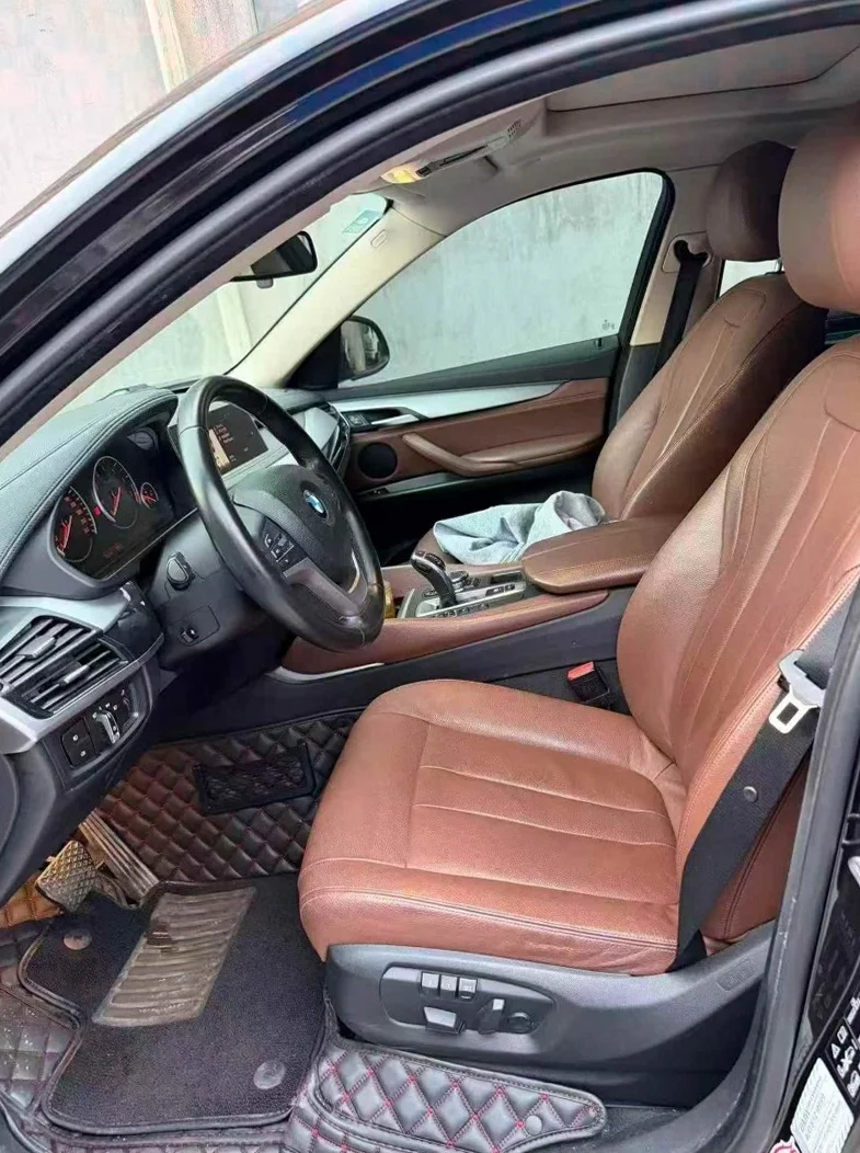 宝马X6 后面外观一