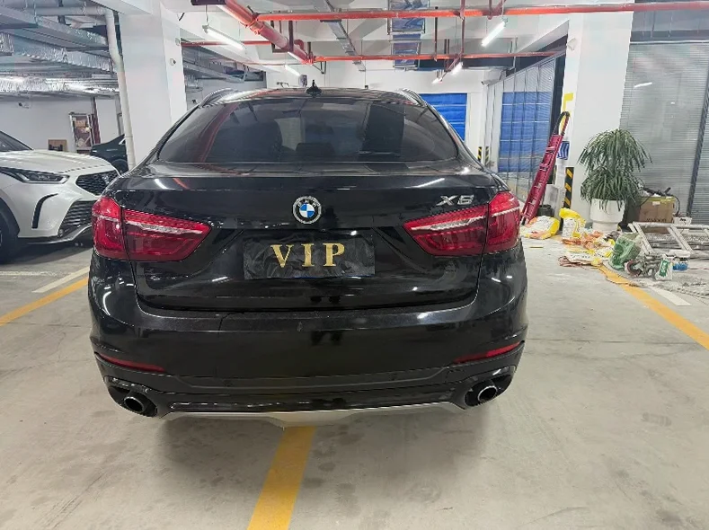 宝马X6 后面外观三