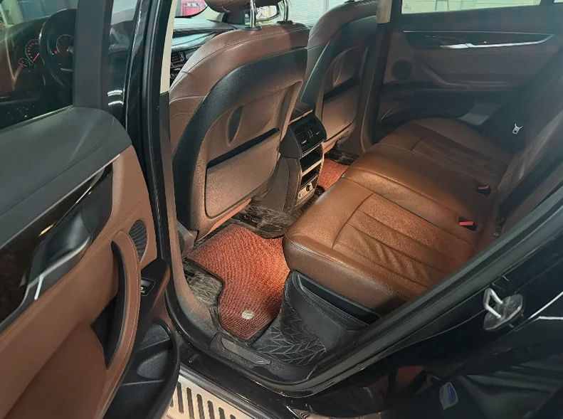 宝马X6 内饰前排