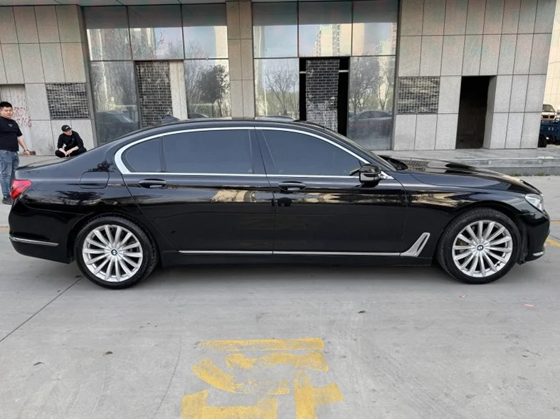 宝马7系 正面外观三