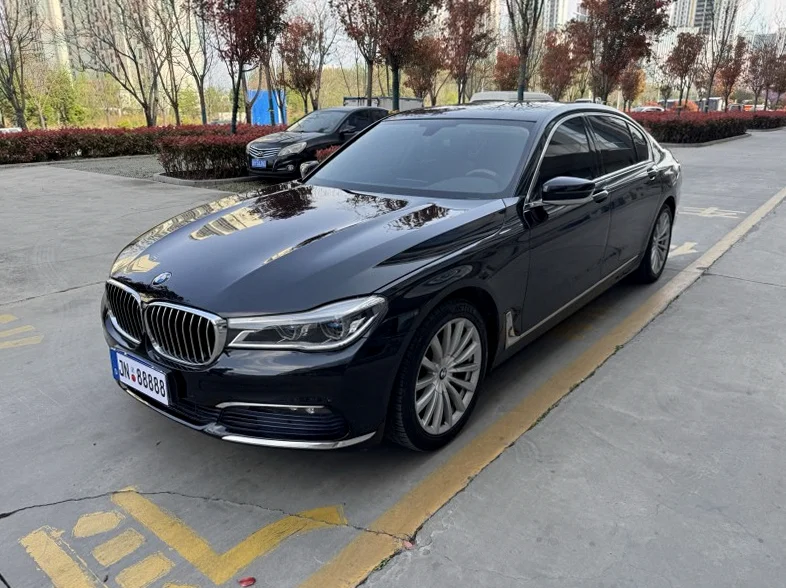 宝马7系 正面外观二