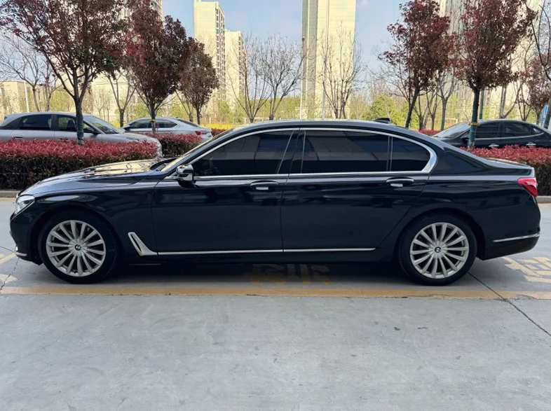 宝马7系 内饰后排