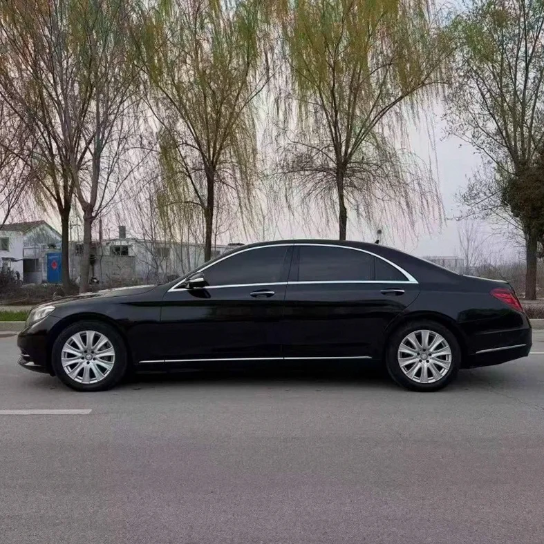 奔驰S 内饰后排