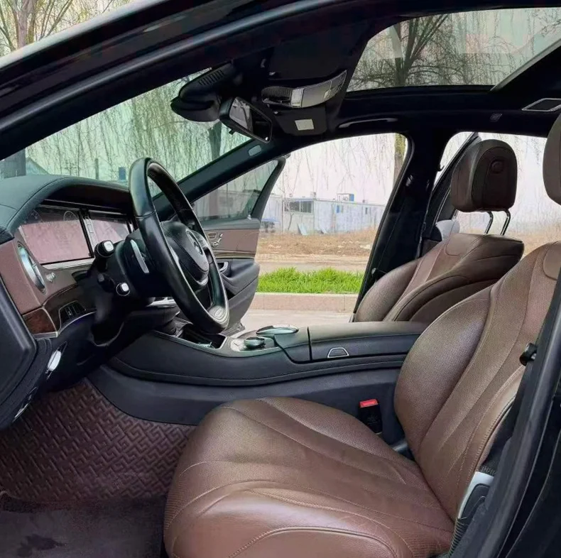 奔驰S 后面外观一