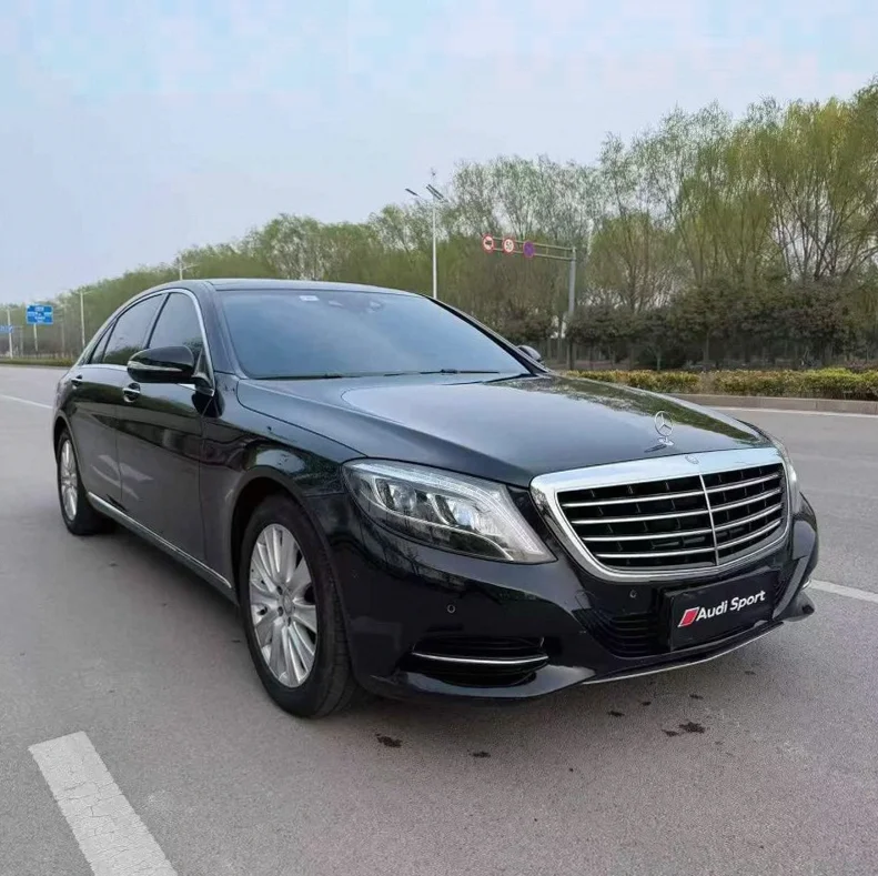 奔驰S 正面外观二