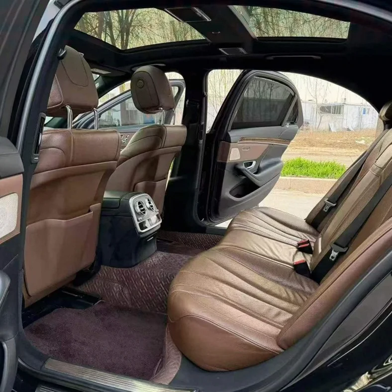 奔驰S 后面外观三