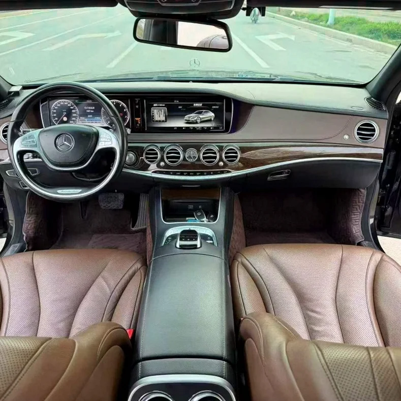 奔驰S 后面外观二