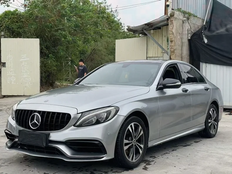 奔驰C 后面外观三