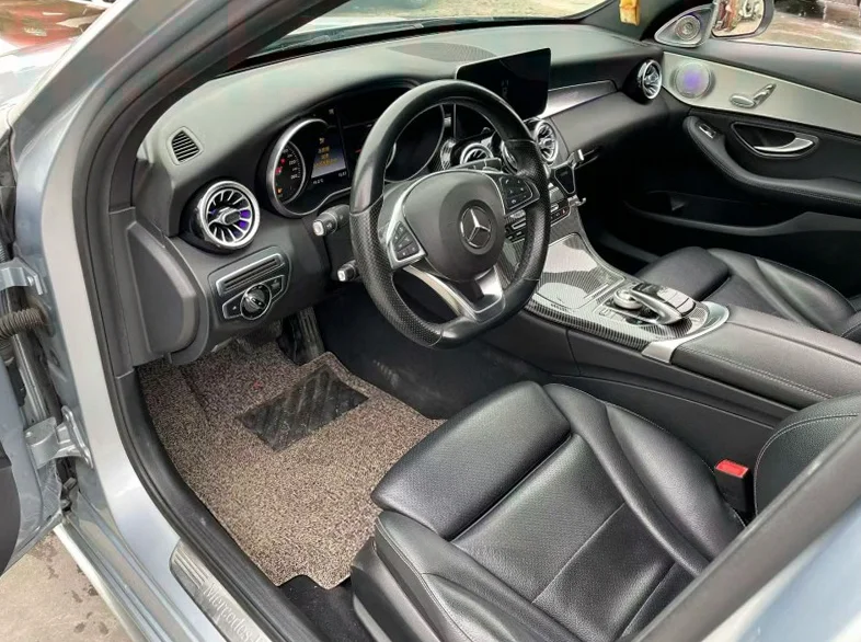 奔驰C 正面外观三