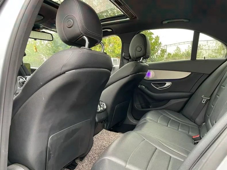 奔驰C 后面外观二