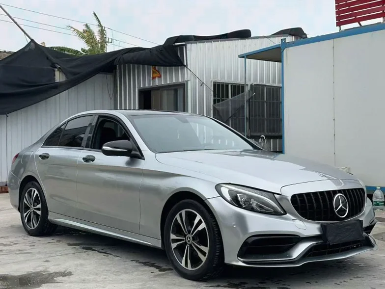 奔驰C 正面外观二