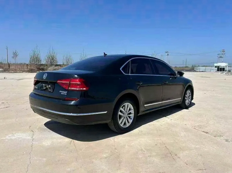 大众帕萨特 内饰后排