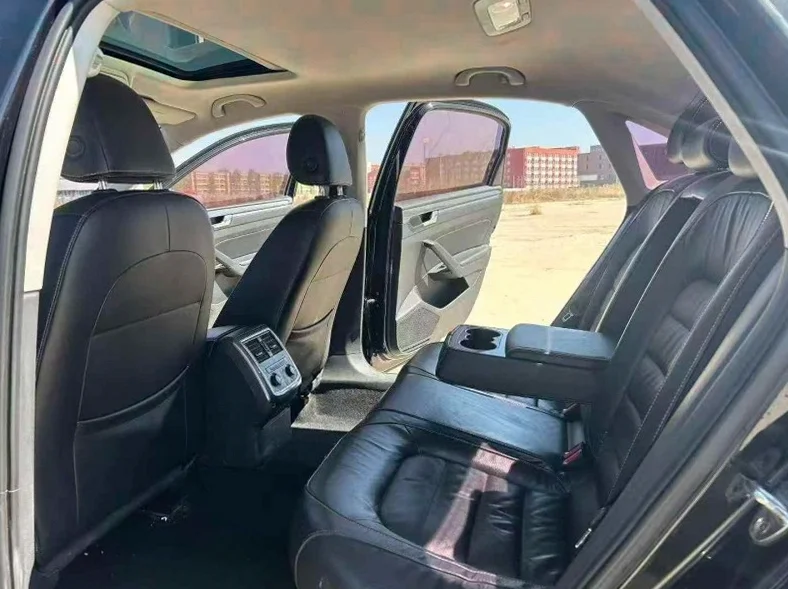 大众帕萨特 后面外观二