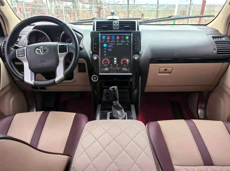 丰田普拉多 驾驶室